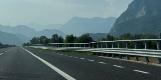 Белорусы проехали 5 600 км на 27-летнем BMW 320 по Европе. Машина не подвела?