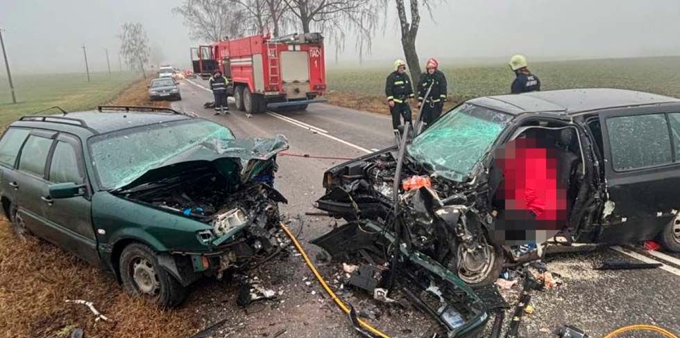 Трагедия в Свислочском районе: женщина за рулем VW Golf выехала на встречную полосу и столкнулась с VW Passat