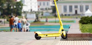 Все знают, что желтые самокаты на улицах не "ничейные"? А житель Гродно, по-видимому, не знал и украл один 