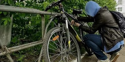 Оставленный у школы велосипед – не повод для кражи. Но мужчина из Ошмян решил иначе