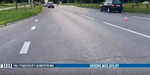 В Лиде ребенок на электросамокате оказался под колесами легковушки прямо на "зебре"