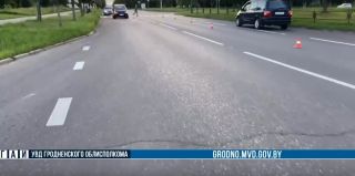 В Лиде ребенок на электросамокате оказался под колесами легковушки прямо на "зебре"