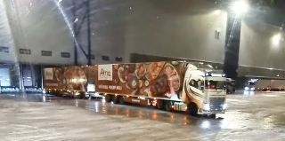 Водитель 32-метрового грузовика из Финляндии на деле показал, что такое профессионал