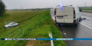 Авария на М6: женщину-водителя выбросило из салона