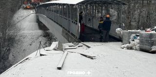 Пешеходный мост на Фомичева откроют через 2 недели