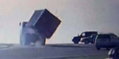 Грузовик раскачало, а затем он опрокинулся. Случай на кольце в Минске