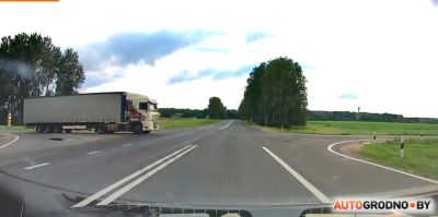 Это было страшно: на загородной трассе фура выехала поперек дороги