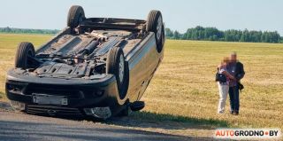 "Главное, что люди счастливые": между Мостами и Скиделем перевернулся Nissan