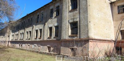 Что внутри 100-летних казарм на Щорса? Журналисты зашли вовнутрь