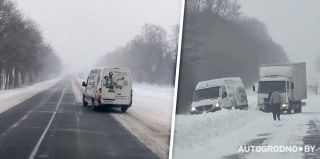 На видео засняли, как в Беларуси из-за сильного ветра микроавтобус едва удерживается на дороге