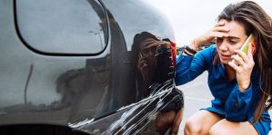 В Гродно прохожий заметил разбитый авто и сообщил об этом в милицию. Хозяйке пришлось все рассказать