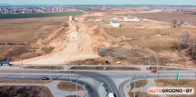 На пути новой дороги от Дзержинского до Лапенок приходится сносить частные домики