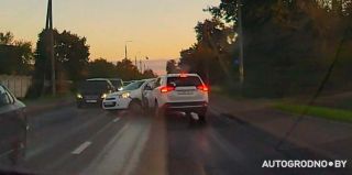 "Каак?": регистратор заснял момент утренней аварии в Гродно