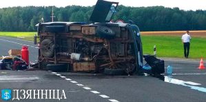 На М6 опрокинулась "Буханка" – водитель в больнице, все остальные люди не пострадали