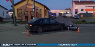 Водитель легковушки в Скиделе поворачивал налево и не заметил мотоциклиста. Происшествием занимается СК