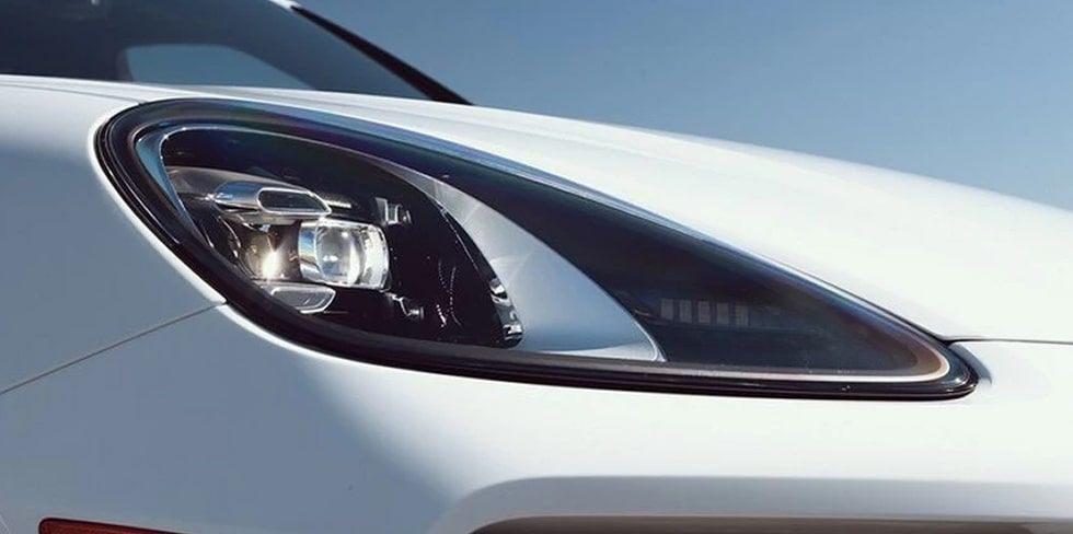 На неходячего инвалида растаможили Porsche за 86 000 евро. Ему придется платить налог?