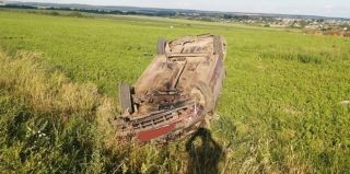 Passat оказался в кювете под Зельвой. Водитель уже полгода был без прав