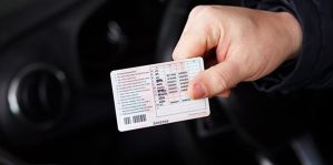 В Индуре сотрудники ГАИ остановили Opel. Водитель был трезв, но кое в чем признался сразу