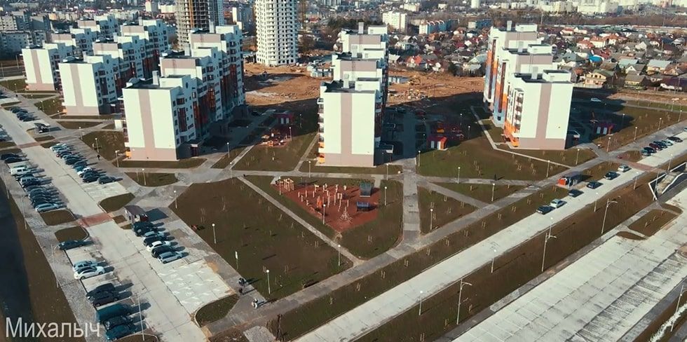 Правительство отменило обязательную покупку машино-места в придачу к квартире. Но есть нюанс