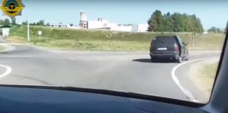 Транспортники показали видео погони за нелегальным таксистом