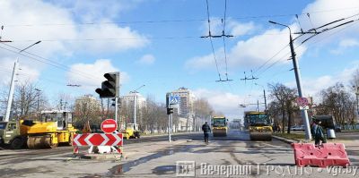 Фотофакт. На Поповича в Гродно кладут асфальт