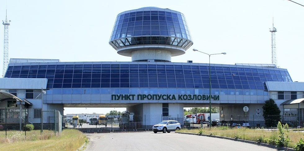 Куда подевались очереди фур? Журналисты съездили на границу с Польшей и посмотрели