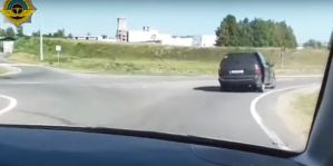 Транспортники показали видео погони за нелегальным таксистом