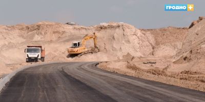 Уже укладывают асфальт: участок кольцевой в Гродно в районе Озерского шоссе планируют открыть в ноябре