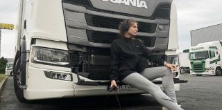 "Мигранты залезают в рефрижератор, чтобы пересечь границу". Как белорусская медсестра управляет 20-тонной Scania