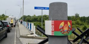 "Одни по 20 часов стоят, другие за ночь $500 делают". Что происходит в пункте пропуска «Брест – Тересполь»