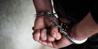 Ситуация: "права" есть, а права нет. Все о просроченных правах, штрафах, задержании и праве на один звонок