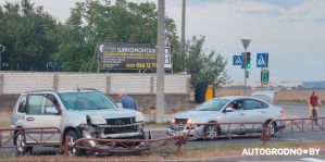В м-не Ольшанка столкнулись Nissan Almera и Nissan X-Trail