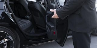 С госслужащих сняли обязанность закупать служебные авто только белорусского производства
