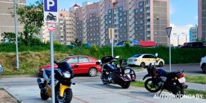 Гениальная парковка для мотоциклов в Гродно: посмотрите, что придумали во дворах на Фолюше
