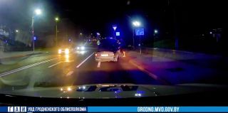 Ночью в Гродно остановили Mercedes с громким выхлопом. Оказалось, водителя уже предупреждали