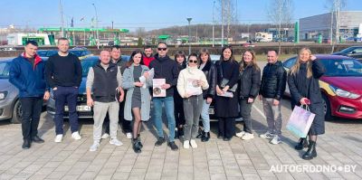 Сегодня в Гродно собирались водители такси: они хотят помочь Веронике Хылковской