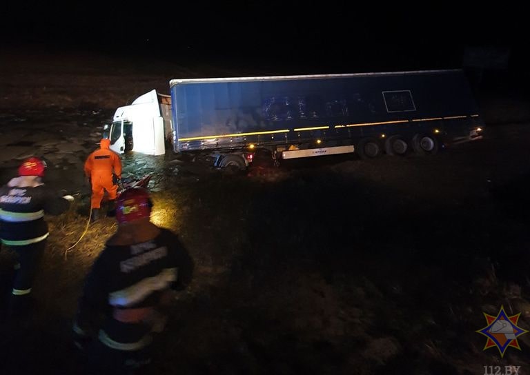 Фура в воде трасса М6