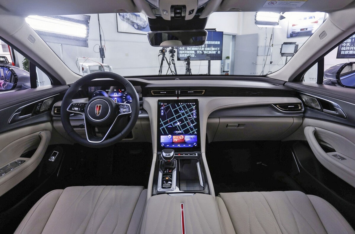 Hongqi bel 01 min