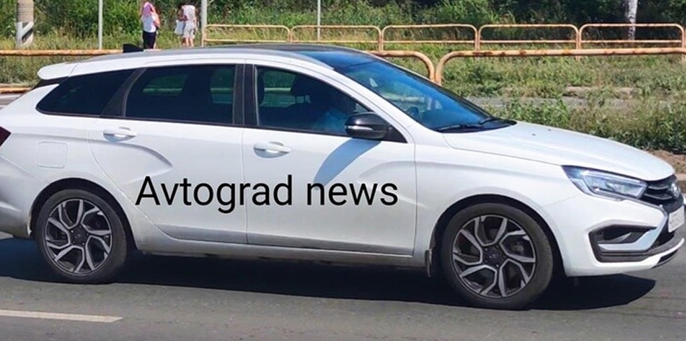 Новую версию универсала Lada Vesta заметили на испытаниях