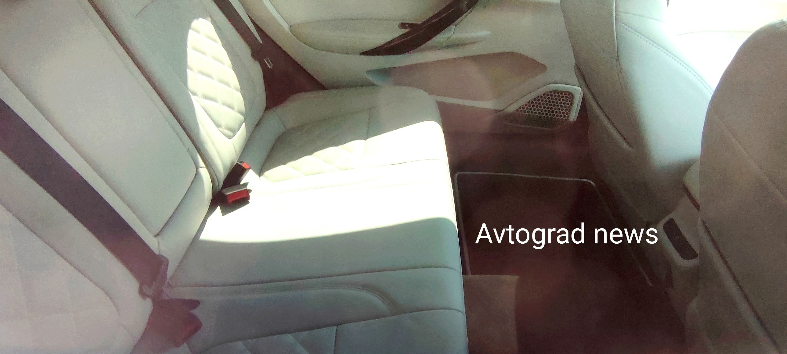 Россияне показали авто для своих чиновников – Lada Aurus будет такой