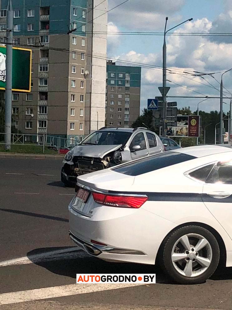 Медвежья услуга стала одной из причин ДТП в Гродно. Видео с камер аварии на Купалы