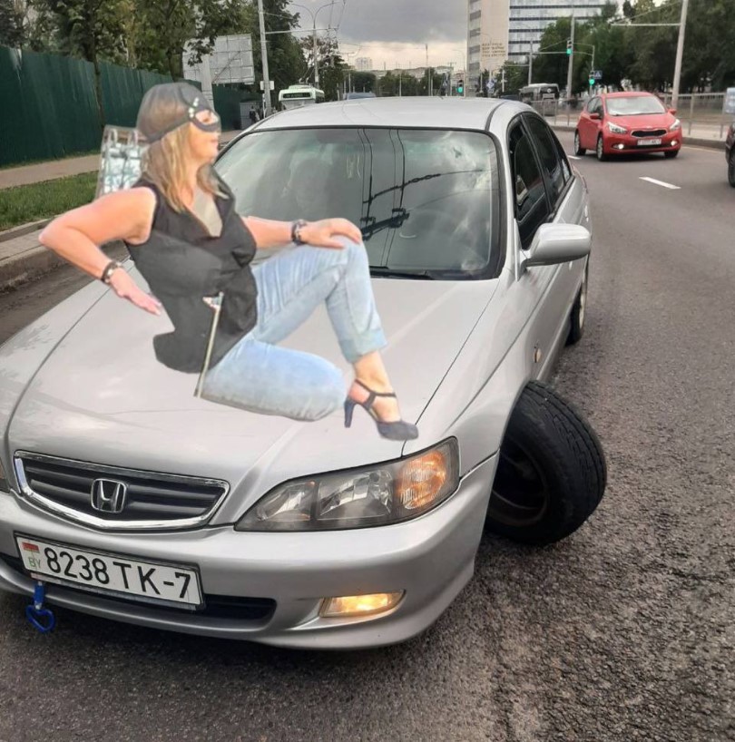 В Беларуси новый мем. И им стала женщина-кошка