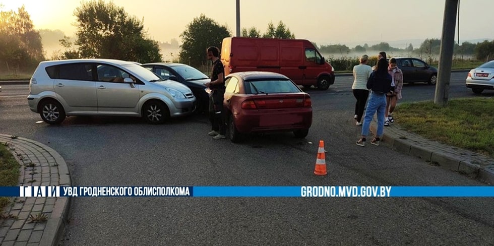 Стала известна причина утренней пробки на Тавлая. Участниками ДТП стали 3 автомобиля