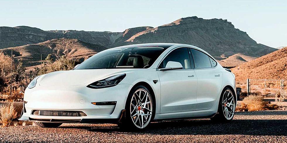 Миллионы Tesla отзывают у их владельцев – все дело в автопилоте