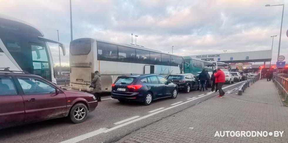 Белорус поехал в Польшу без страховки на авто: "Поляки всех разворачивают на мосту"