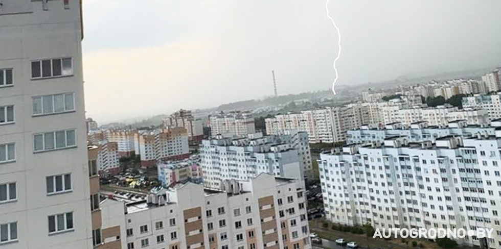 Белгидромет предупреждает об оранжевом уровне опасности из-за ветра. МЧС напоминает, что делать