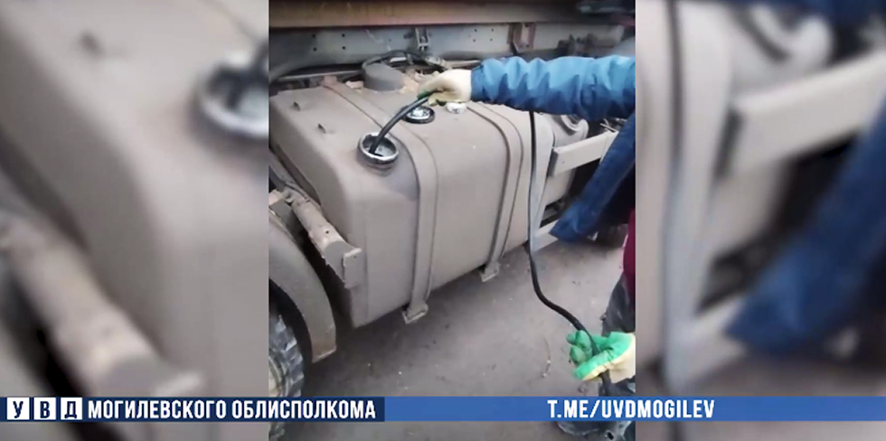 Четверо гродненских водителей сливали топливо организации и продавали знакомым. Делали все не в Гродно, а в Могилеве