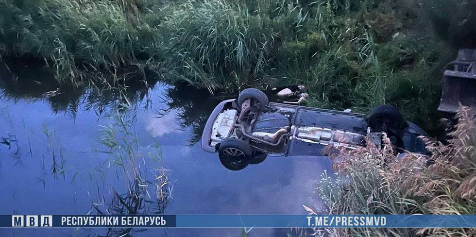 В ДТП на Гродненщине погибли двое мужчин: автомобиль оказался в мелиоративном канале