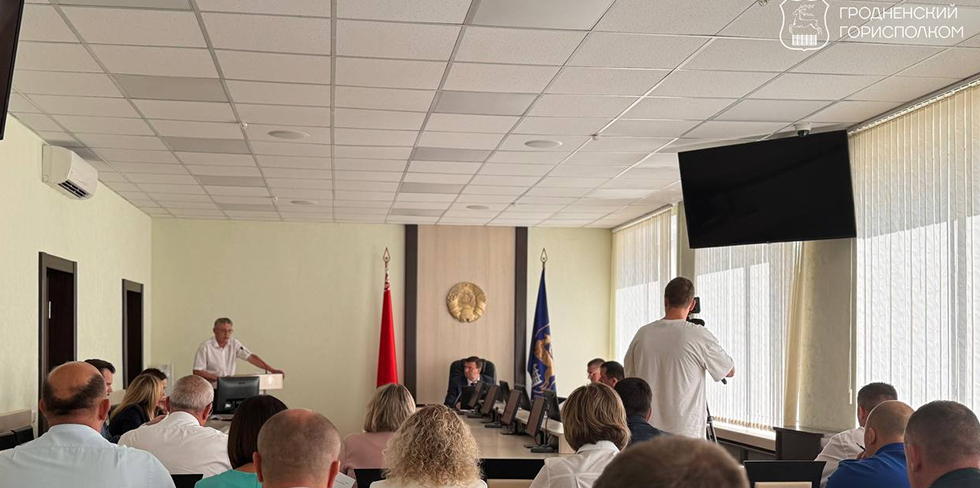 Гродненские депутаты уточнили бюджет: деньги пойдут на ремонт дорог и освещение на Юбилейном озере