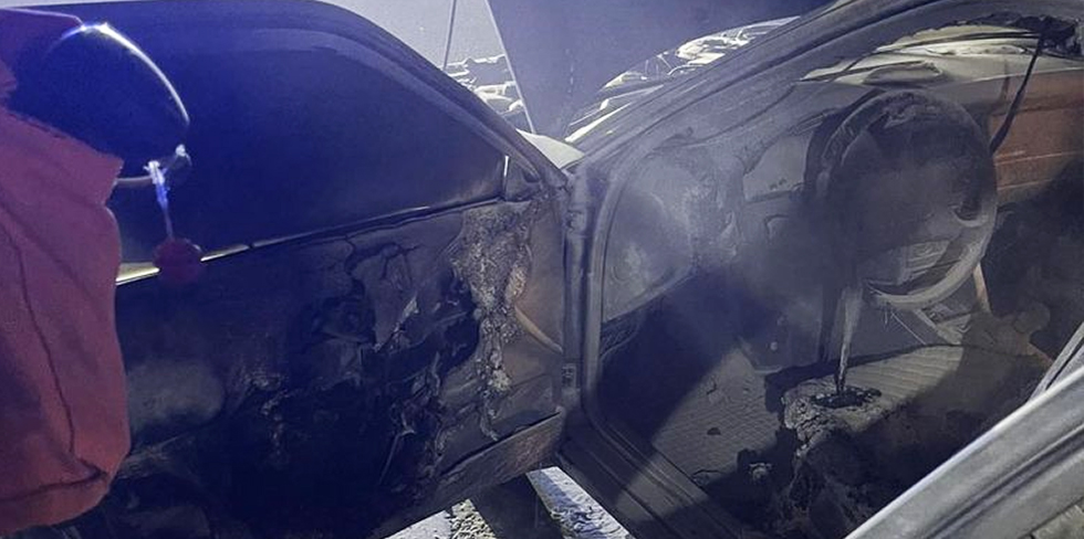 Рано утром в Ольшанке горел автомобиль. Похоже, началось всё с салона, поскольку он и выгорел